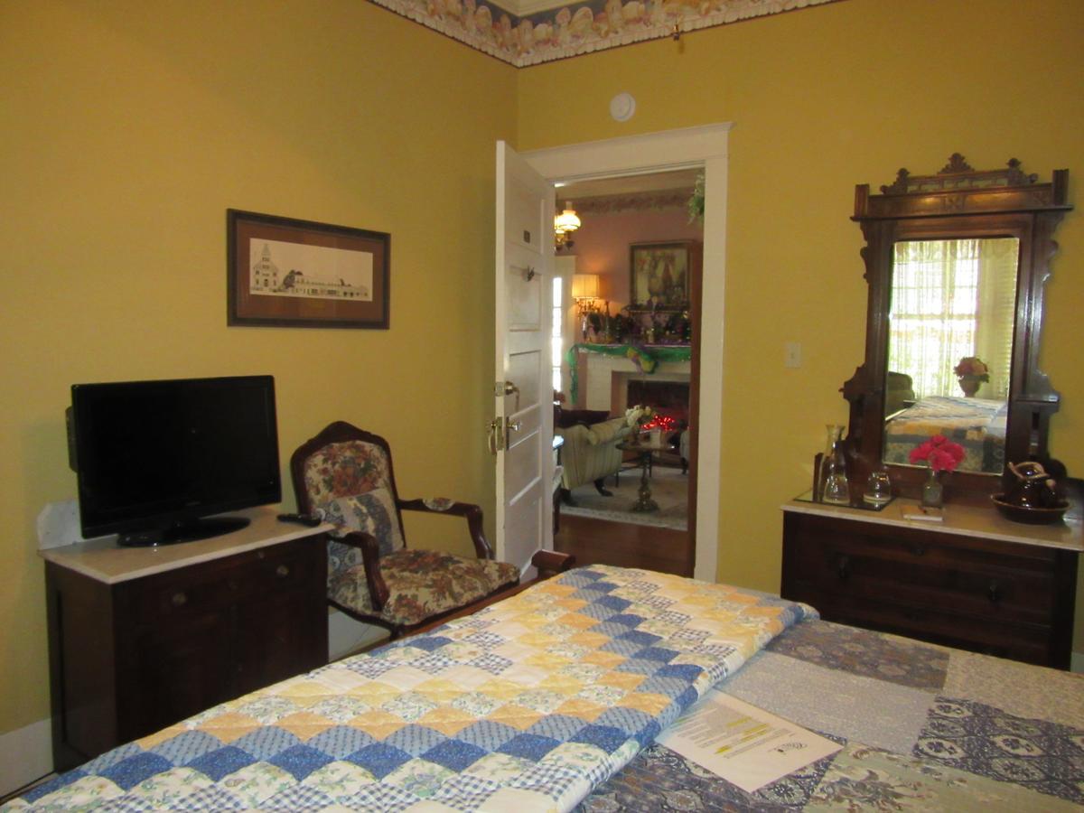 The Carriage House Bed & Breakfast Jefferson Exterior photo